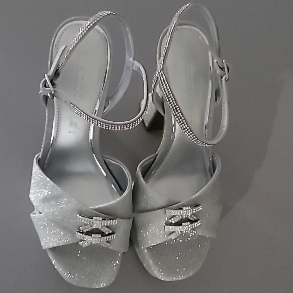 Gianni Bini Dempsey Glitter Rhinestone Bow Platform Sandals Size 9M - Picture 6 of 15